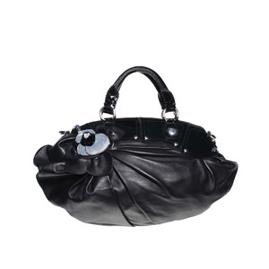 Кожаная сумка от Versace.